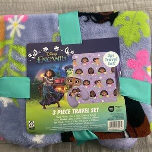 New with Tags Disney Encanto 3 piece Travel Set